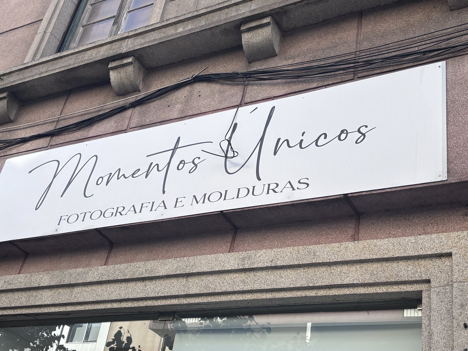 Letreiro da loja Momentos Únicos